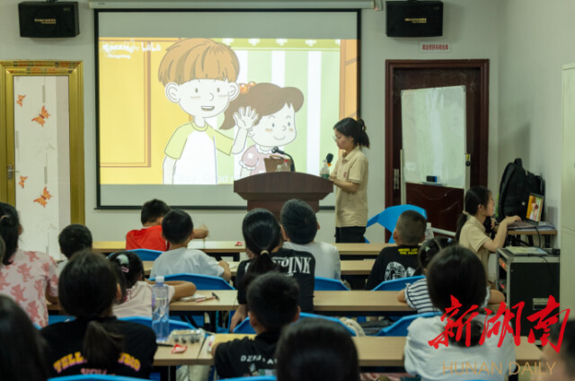 新葡萄8883官网AMG公共管理学院“半月弯弯 微光点点”赴宁乡市基层服务团开展三下乡活动